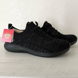 Skechers Ultra Flex Black Glitter Size 8 1/2 Wide
